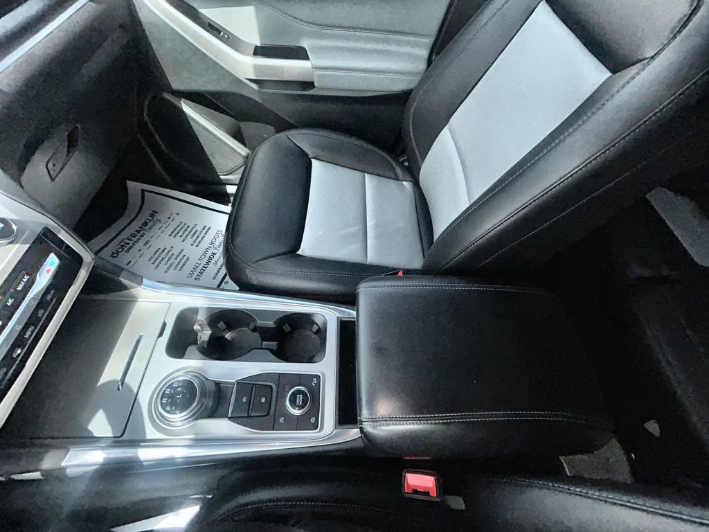 Used 2023 Ford Explorer XLT w/ Equipment Group 202A AWD/4WD image 27
