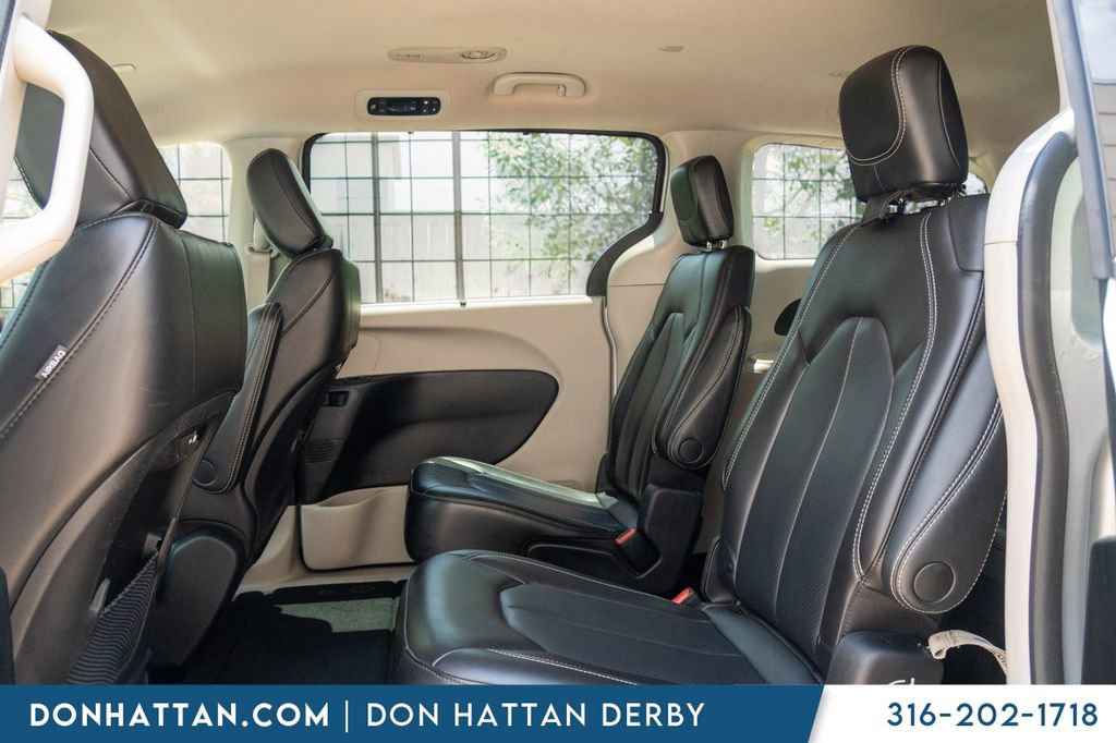 Used 2023 Chrysler Pacifica Touring-L FWD image 18