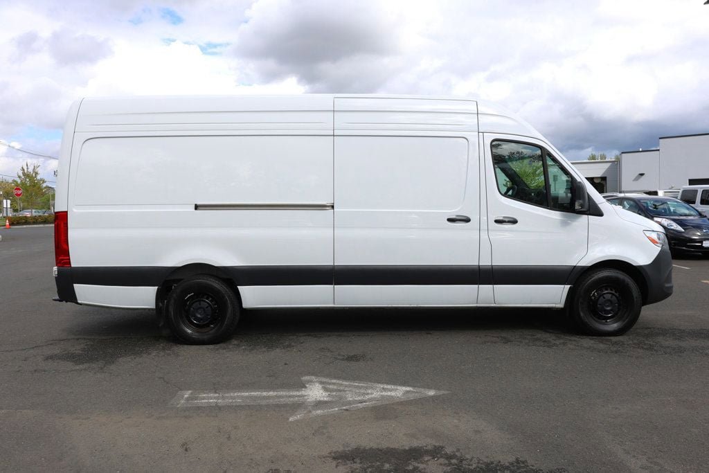 Used 2025 Mercedes-Benz Sprinter 2500 image 6
