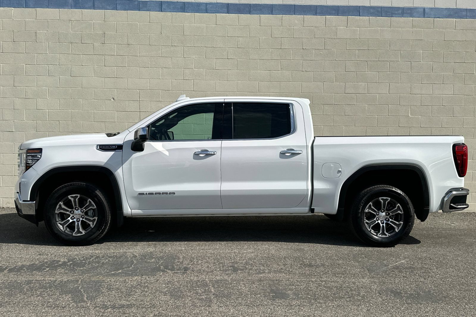 Certified 2026 GMC Sierra 1500 SLT RWD image 7