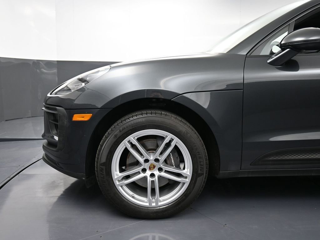 Certified 2025 Porsche Macan image 12