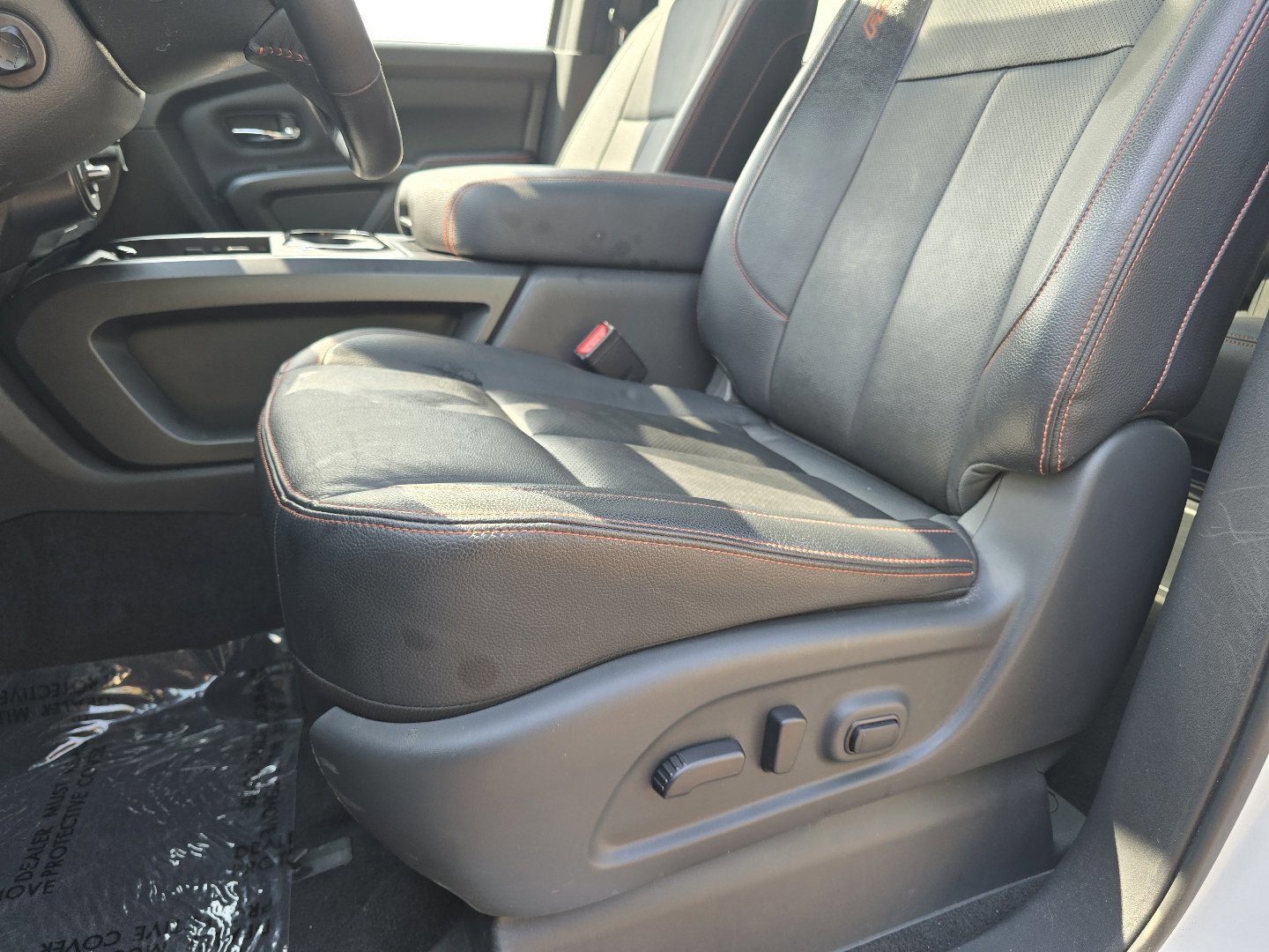 Used 2023 Nissan Titan PRO-4X w/ Pro-4x Convenience Package AWD/4WD image 40