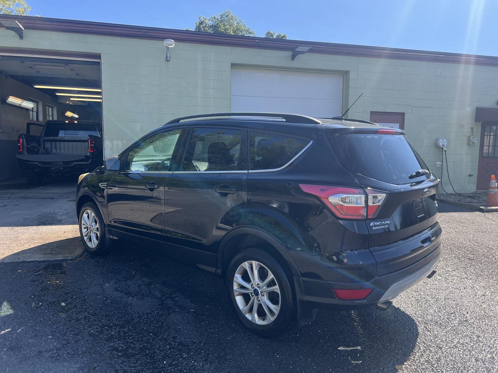 Used 2017 Ford Escape SE w/ Equipment Group 201A AWD/4WD image 5