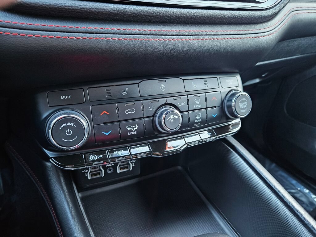 Used 2025 Dodge Durango GT AWD/4WD image 27