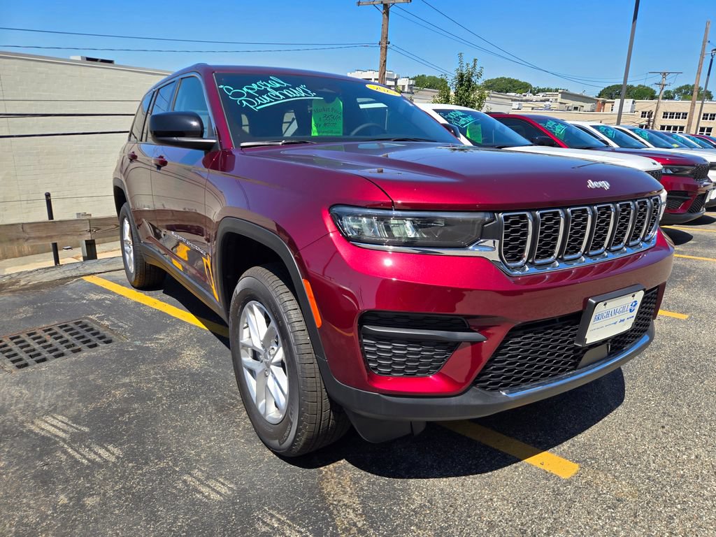 Used 2025 Jeep Grand Cherokee Laredo X w/ Luxury Tech Group I AWD/4WD image 5