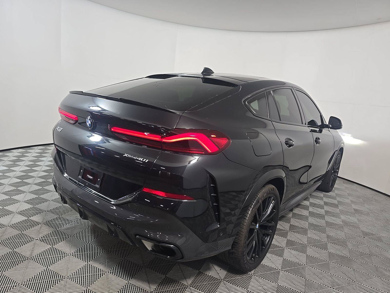 Used 2023 BMW X6 xDrive40i w/ M Sport Package AWD/4WD image 4