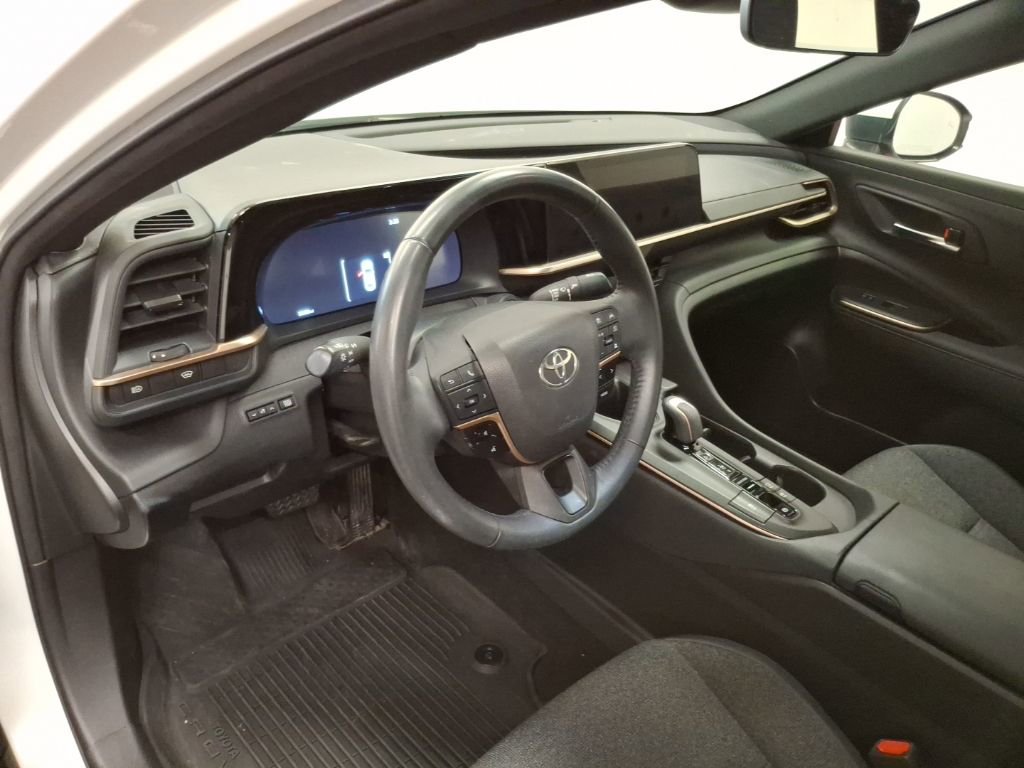 Used 2023 Toyota Crown XLE image 17