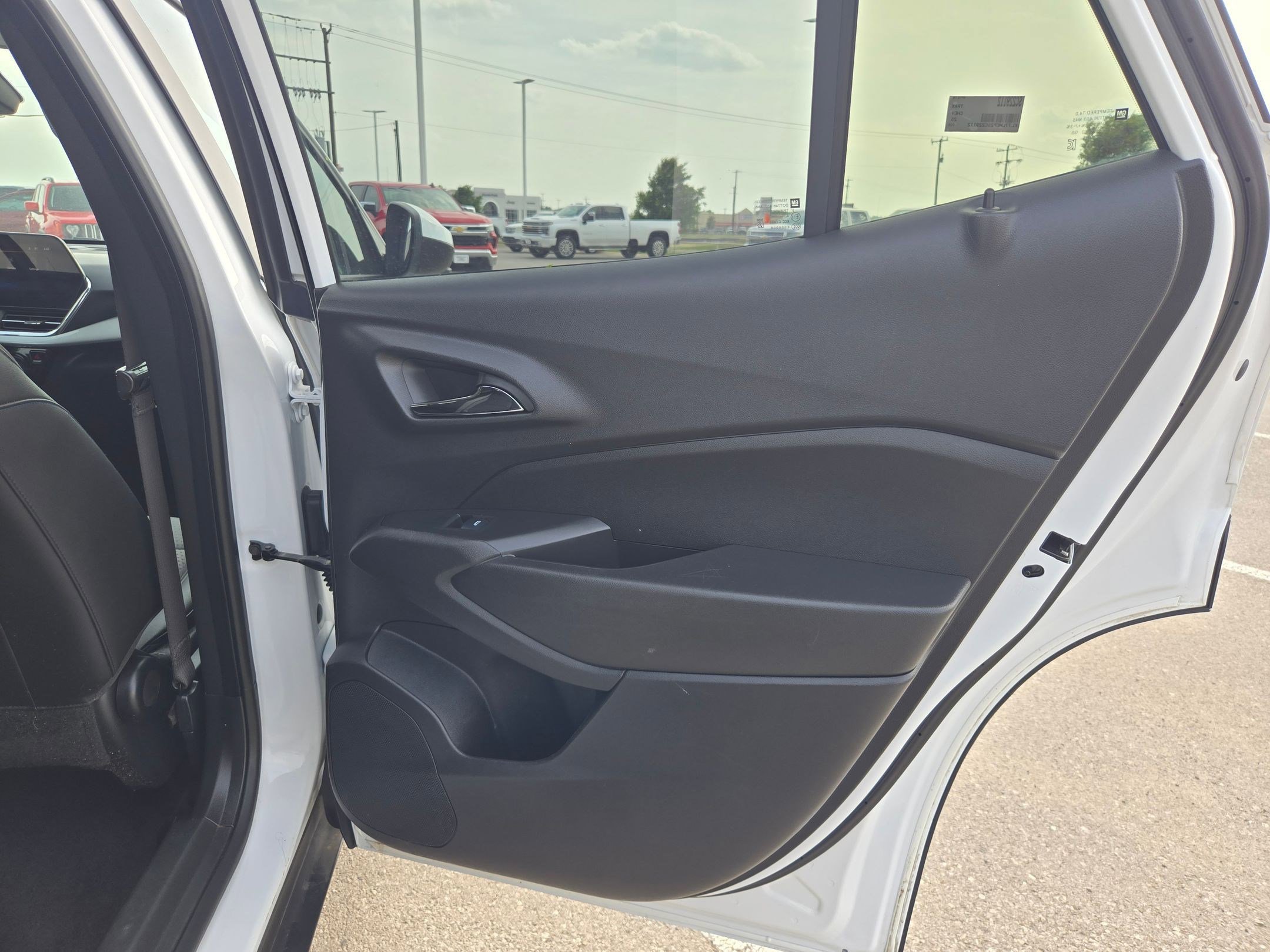 Certified 2025 Chevrolet Trax LT w/ Driver Confidence Package FWD image 17