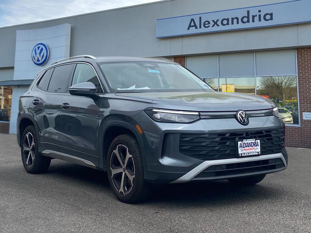 Used 2025 Volkswagen Tiguan SE