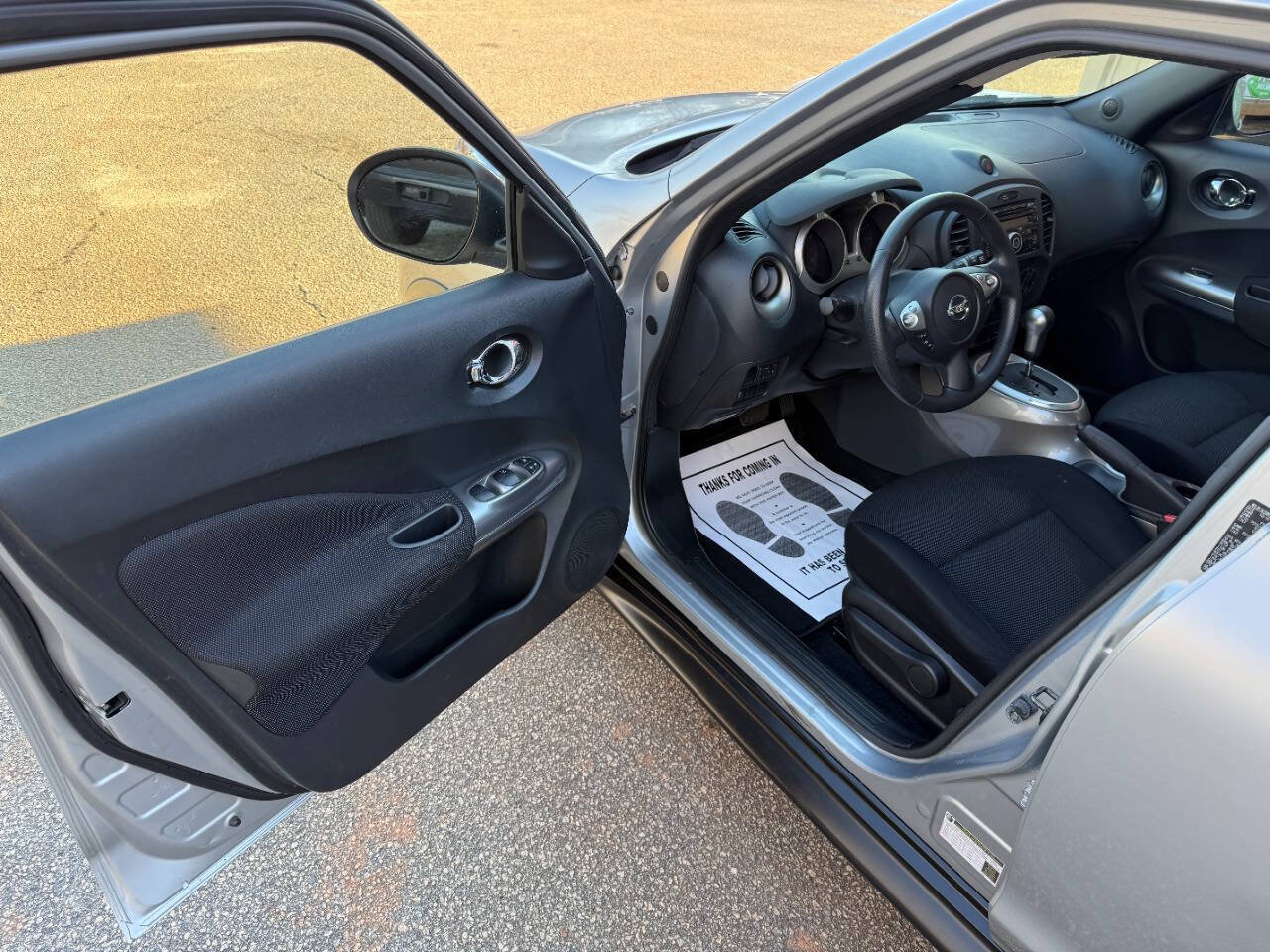 Used 2011 Nissan Juke S FWD image 6
