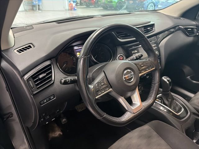 Used 2017 Nissan Rogue Sport SV w/ SV All-Weather Package AWD/4WD image 16