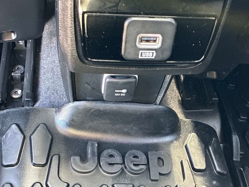 Used 2024 Jeep Compass Limited w/ Sun and Sound Group AWD/4WD image 16