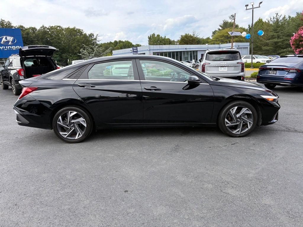 Used 2025 Hyundai Elantra Limited w/ Cargo Package FWD image 8