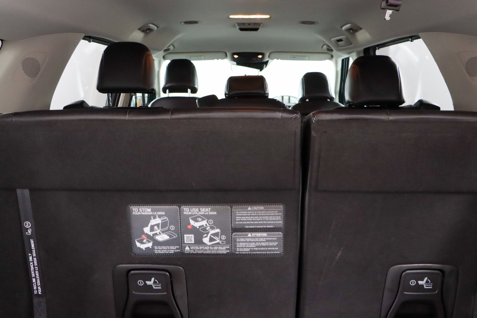 Used 2024 Kia Carnival EX image 30