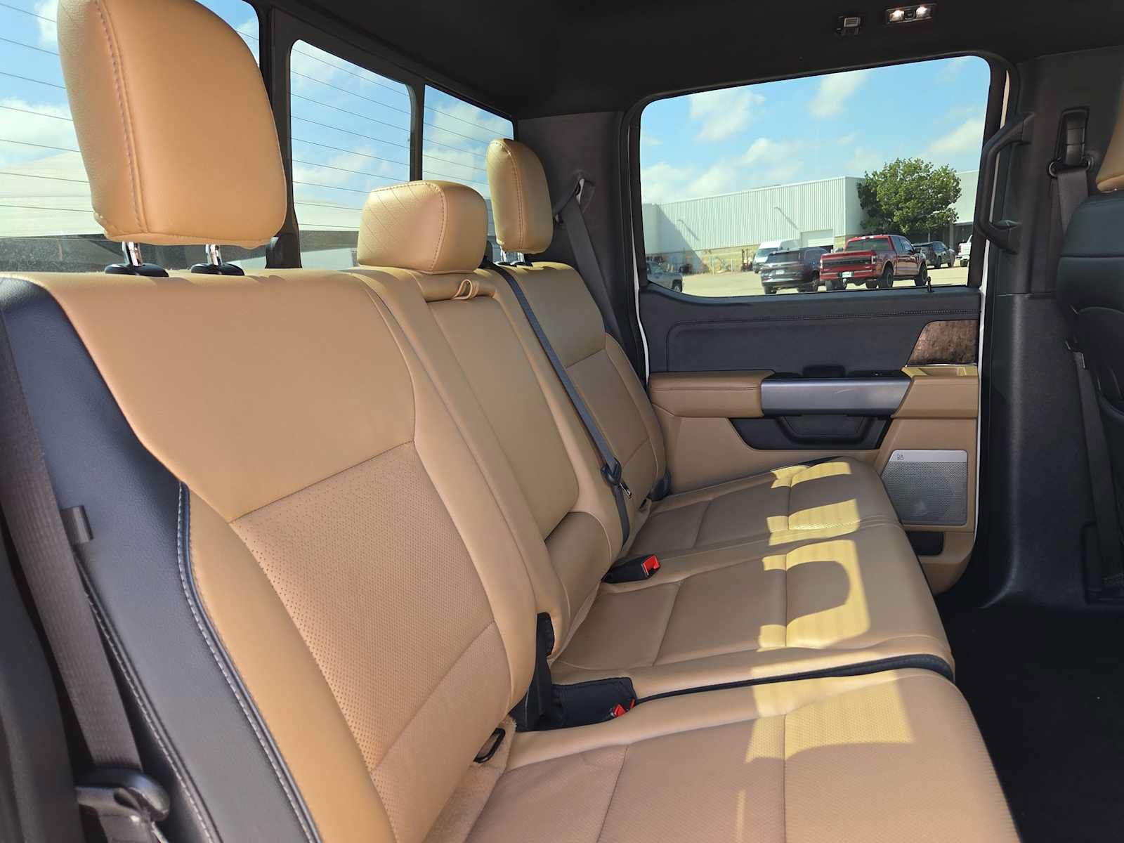 Used 2024 Ford F250 Lariat w/ Tremor Off-Road Package AWD/4WD image 17