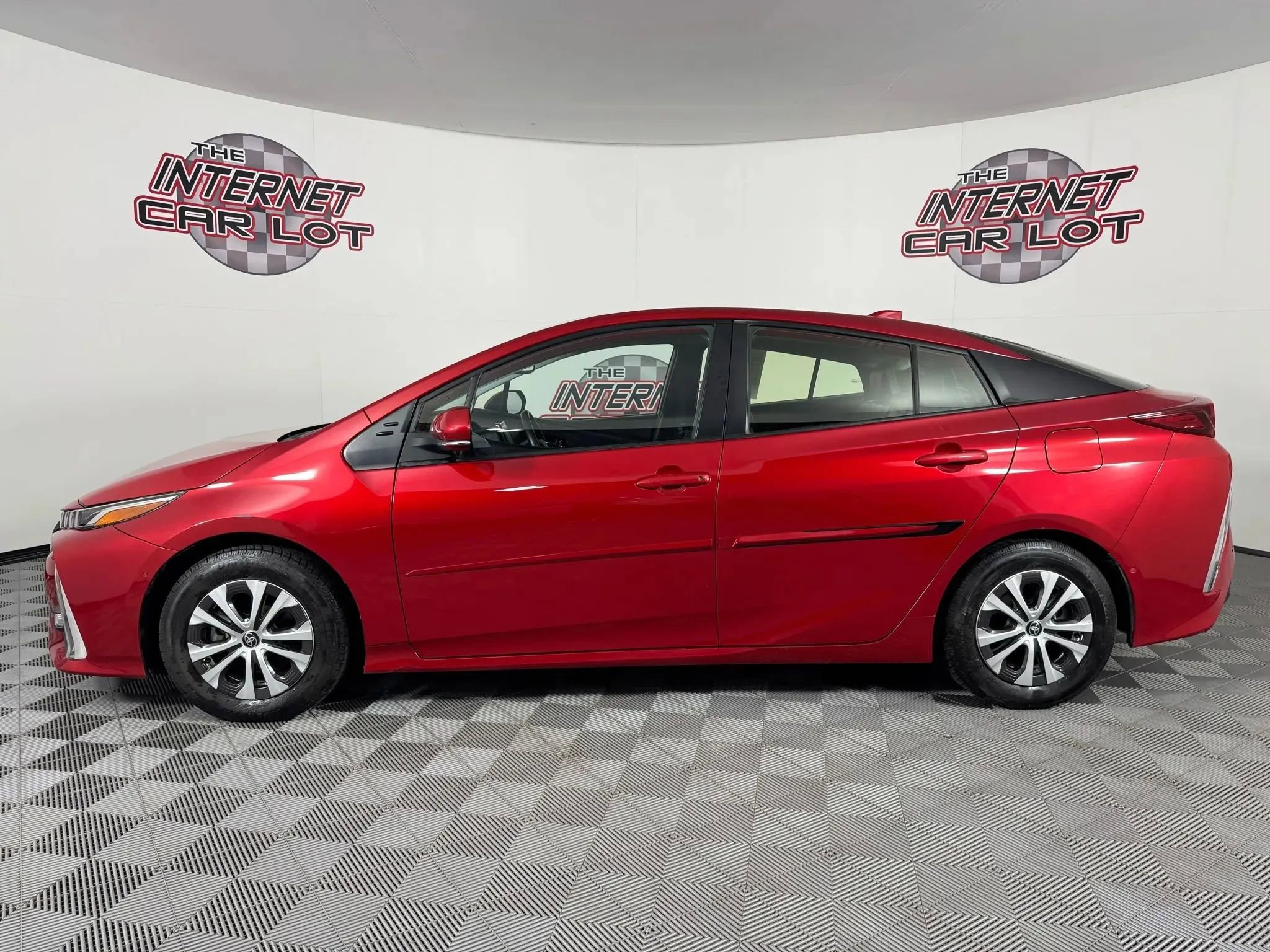 Used 2022 Toyota Prius Prime Limited FWD image 4