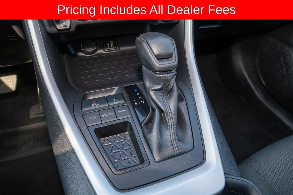 Used 2025 Toyota RAV4 XLE FWD image 15
