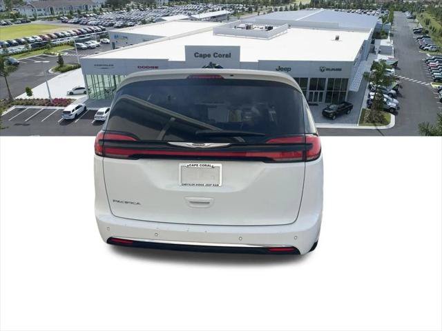 Certified 2023 Chrysler Pacifica Touring-L FWD image 6
