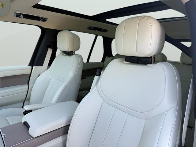 New 2026 Land Rover Range Rover SE image 17
