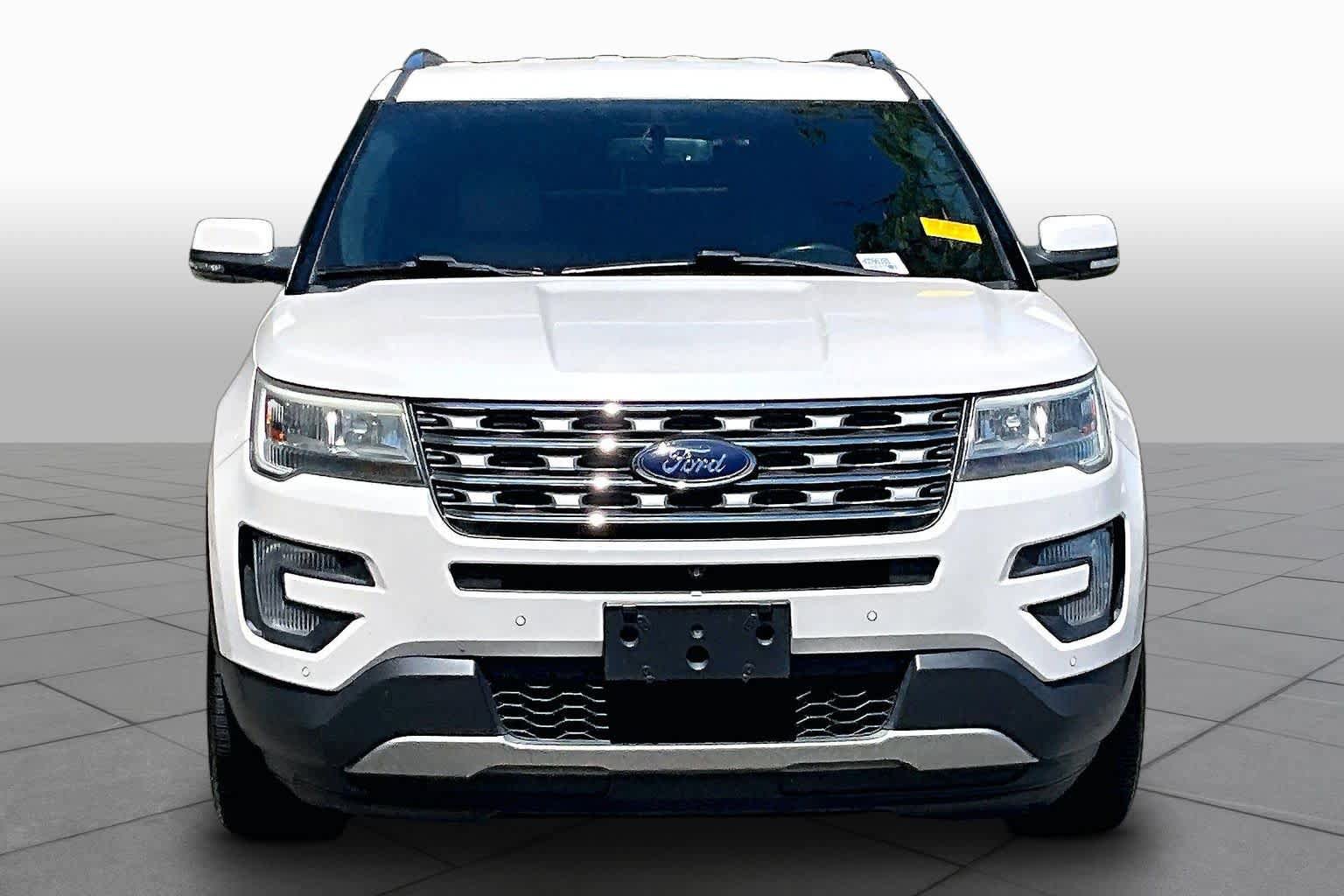 Used 2017 Ford Explorer Limited FWD image 4