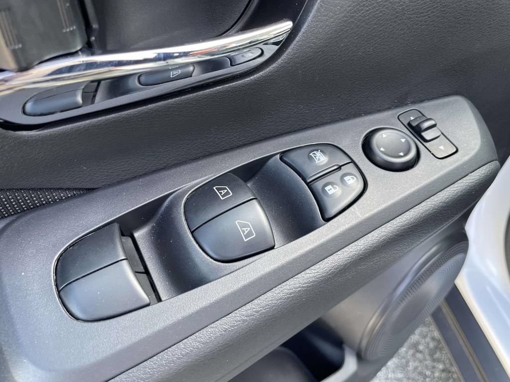 Used 2023 Nissan Kicks SV FWD image 17