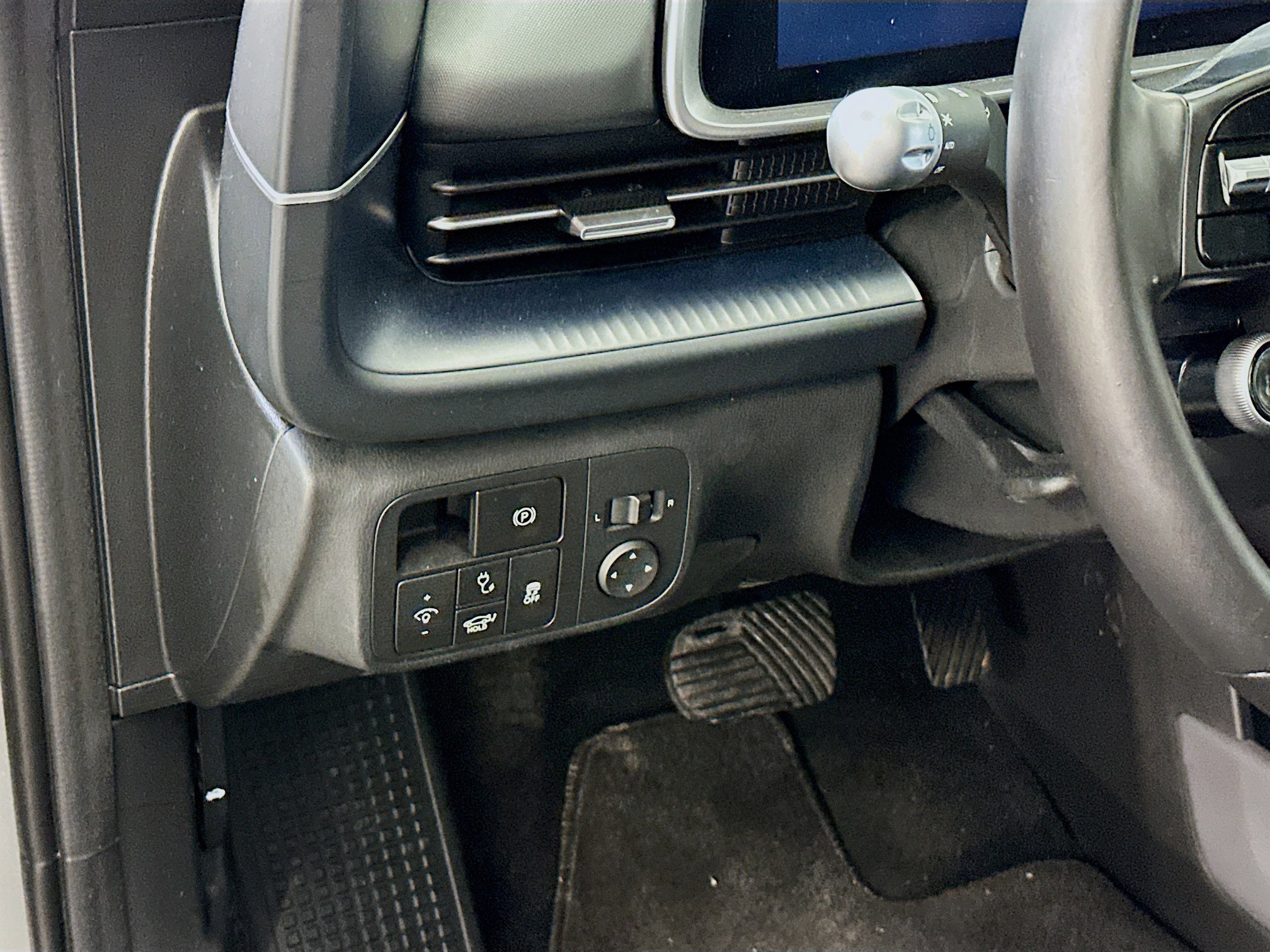 Used 2024 Hyundai Ioniq 6 SEL AWD/4WD image 17