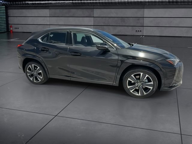 Used 2025 Lexus UX 300h FWD w/ Accessory Package (Z1) image 9
