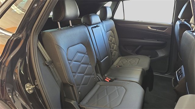 Used 2024 Volkswagen Atlas Cross Sport SE image 17