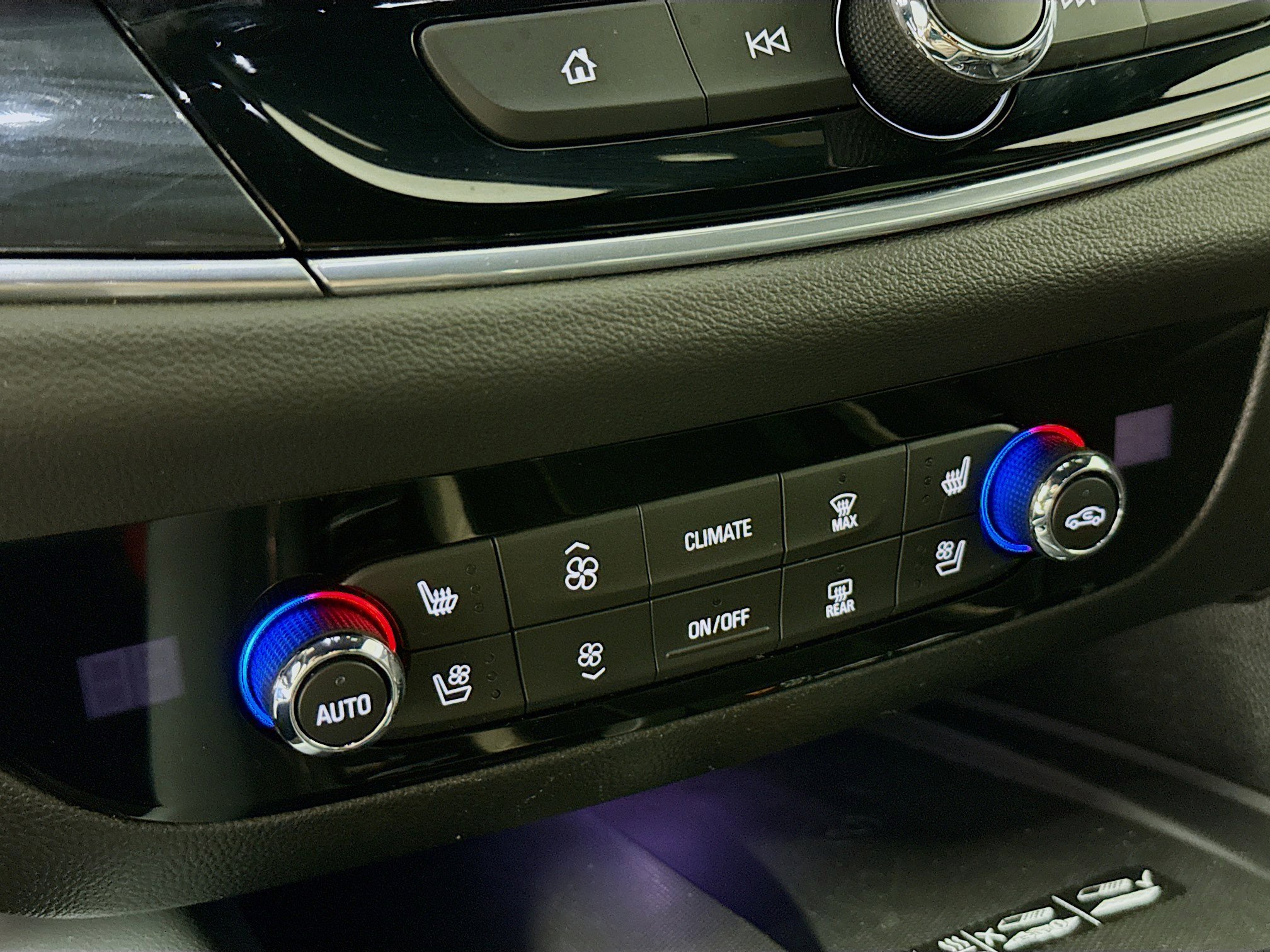 Used 2024 Buick Enclave Premium image 19