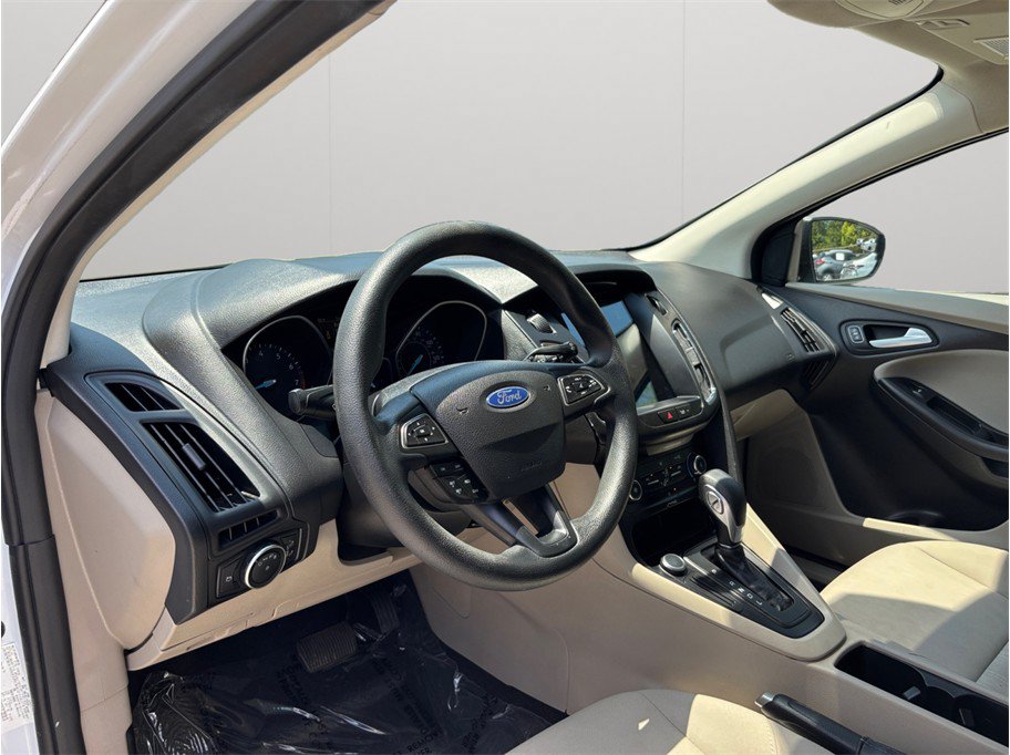 Used 2017 Ford Focus SE FWD image 6