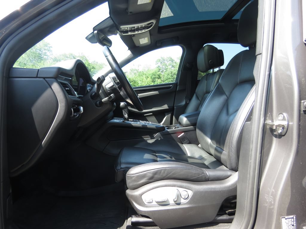 Used 2017 Porsche Macan AWD/4WD image 10