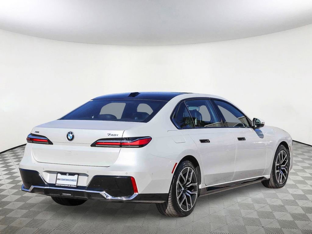 Used 2025 BMW 740i xDrive image 4