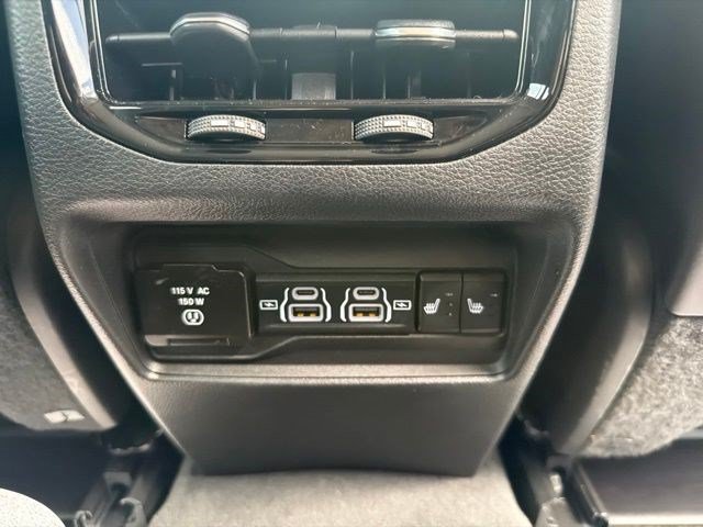 Used 2023 Jeep Grand Cherokee Limited w/ Luxury Tech Group II AWD/4WD image 28