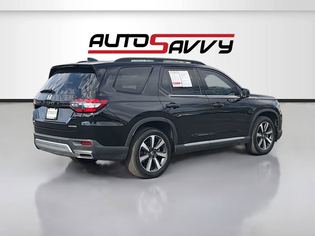 Used 2025 Honda Pilot Touring image 7