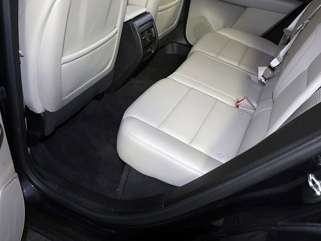 Used 2023 Cadillac XT4 Luxury w/ Cold Weather Package FWD image 26