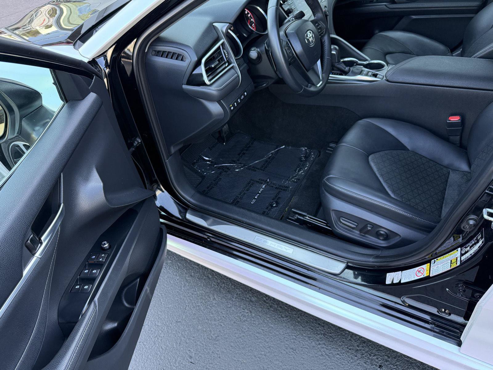 Used 2018 Toyota Camry XSE FWD image 11