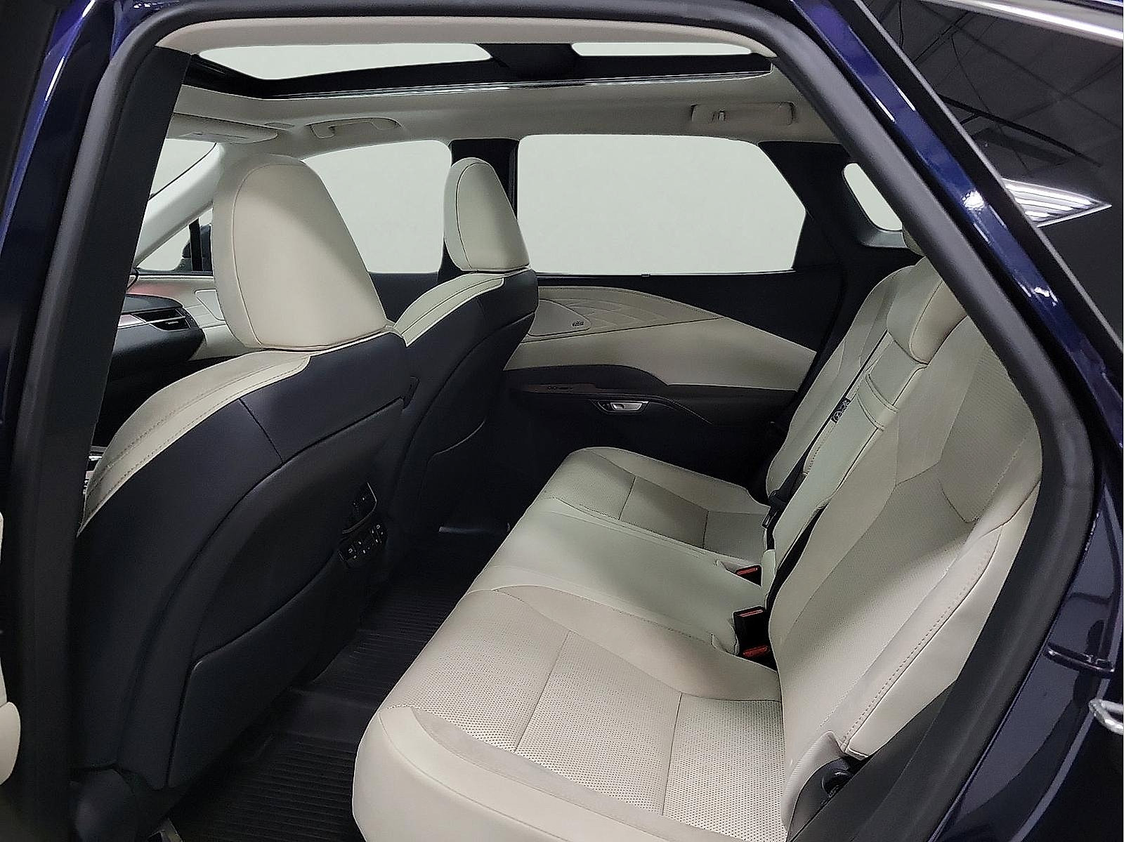 Used 2025 Lexus RX 450h AWD w/ Luxury Package image 8