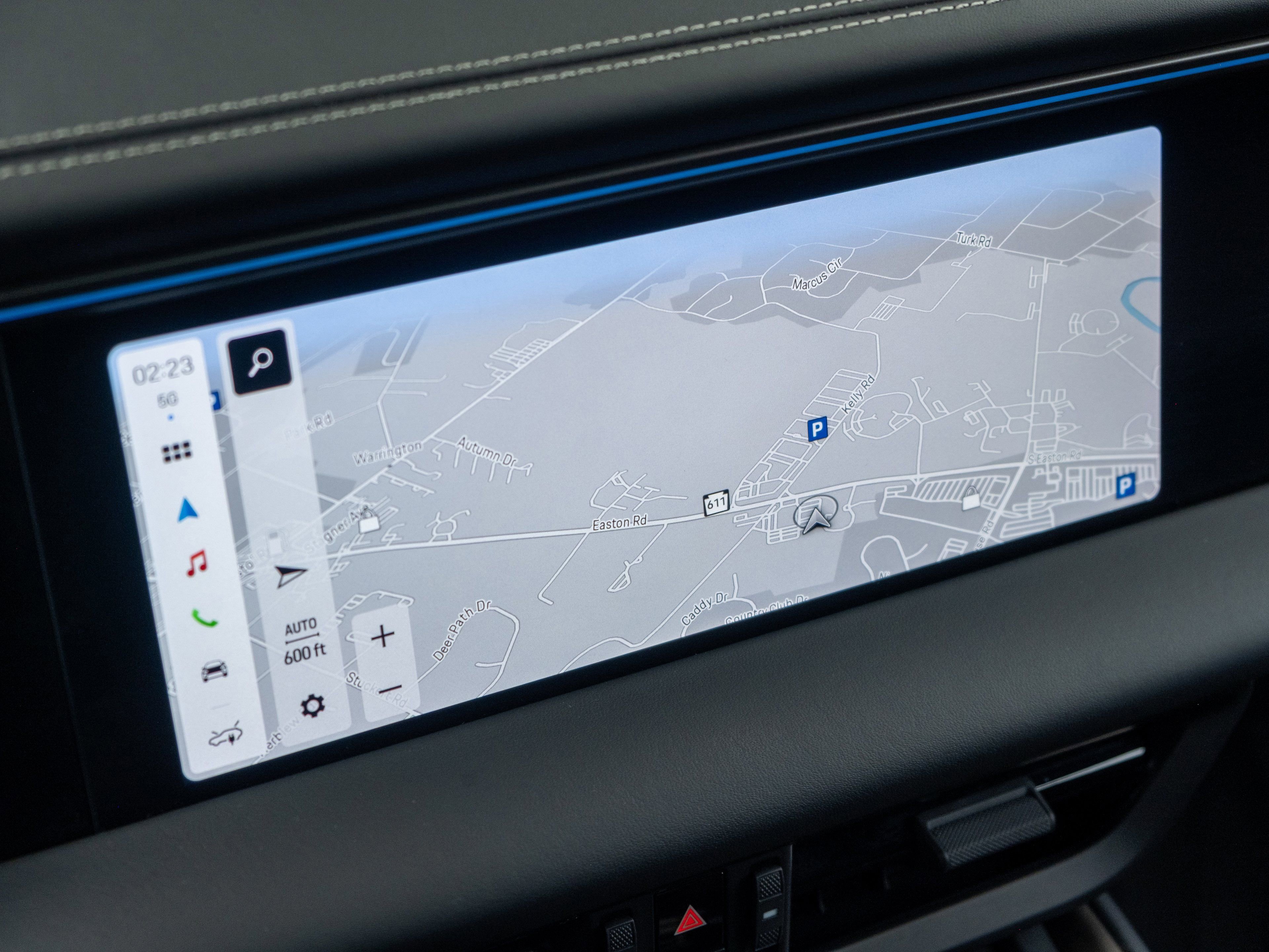 Certified 2025 Porsche Macan Turbo Electric image 38