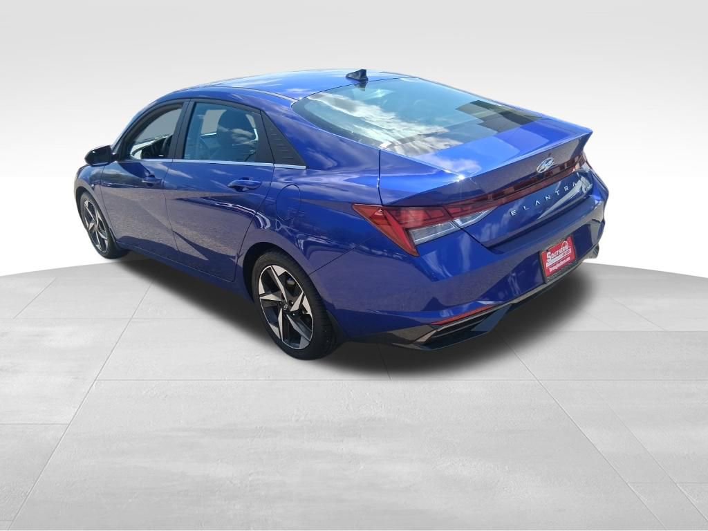 Used 2022 Hyundai Elantra Limited w/ Winter Weather Package image 3
