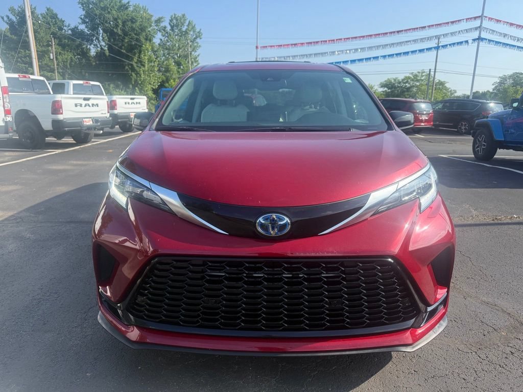 Used 2022 Toyota Sienna XSE w/ XSE Plus Package AWD/4WD image 8