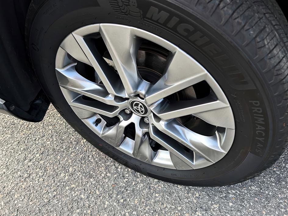 Used 2023 Toyota RAV4 XLE Premium image 7