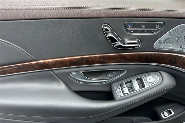 Used 2018 Mercedes-Benz S 560 Sedan image 12