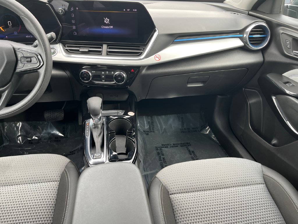 Used 2025 Chevrolet Trax LT FWD image 11