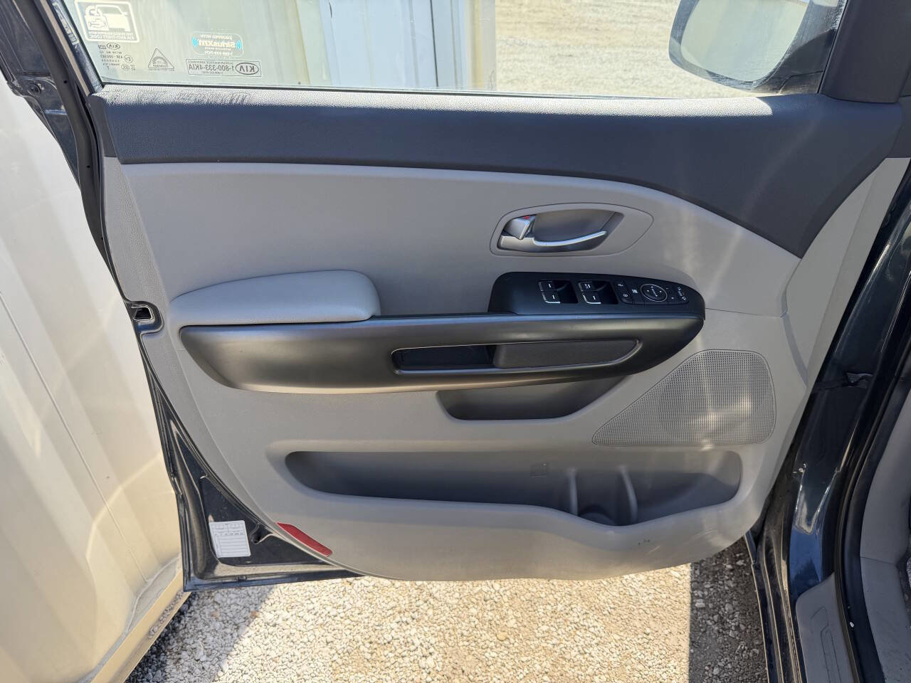 Used 2016 Kia Sedona LX w/ LX Convenience Package FWD image 9