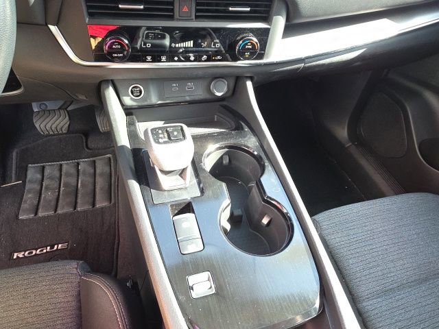 Used 2023 Nissan Rogue SV image 18