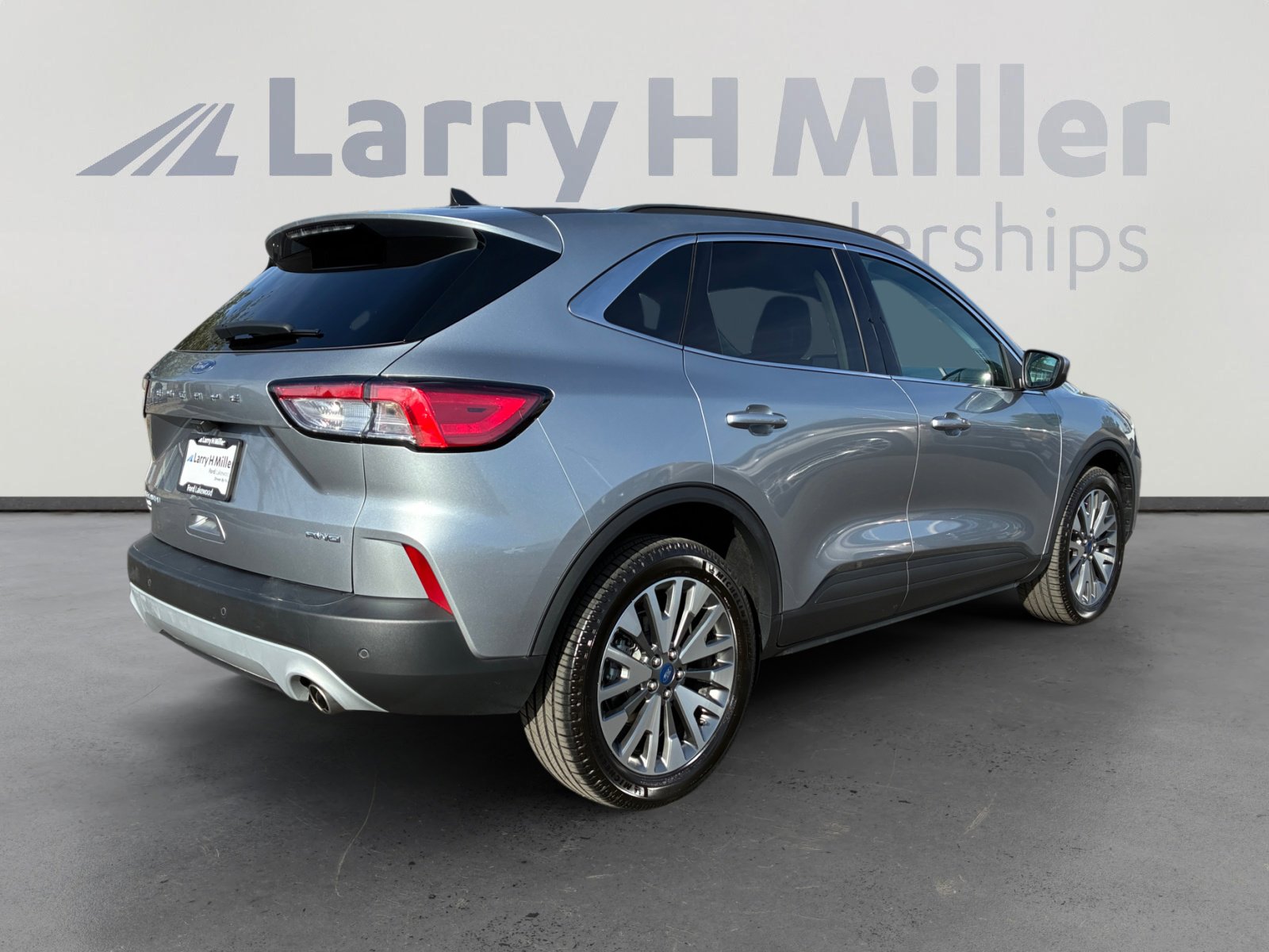 Certified 2022 Ford Escape Titanium image 5