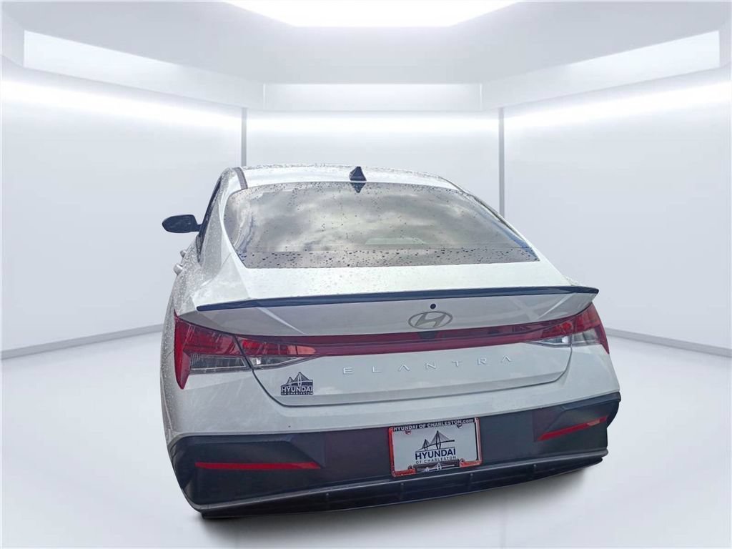 Used 2026 Hyundai Elantra Sport FWD image 3