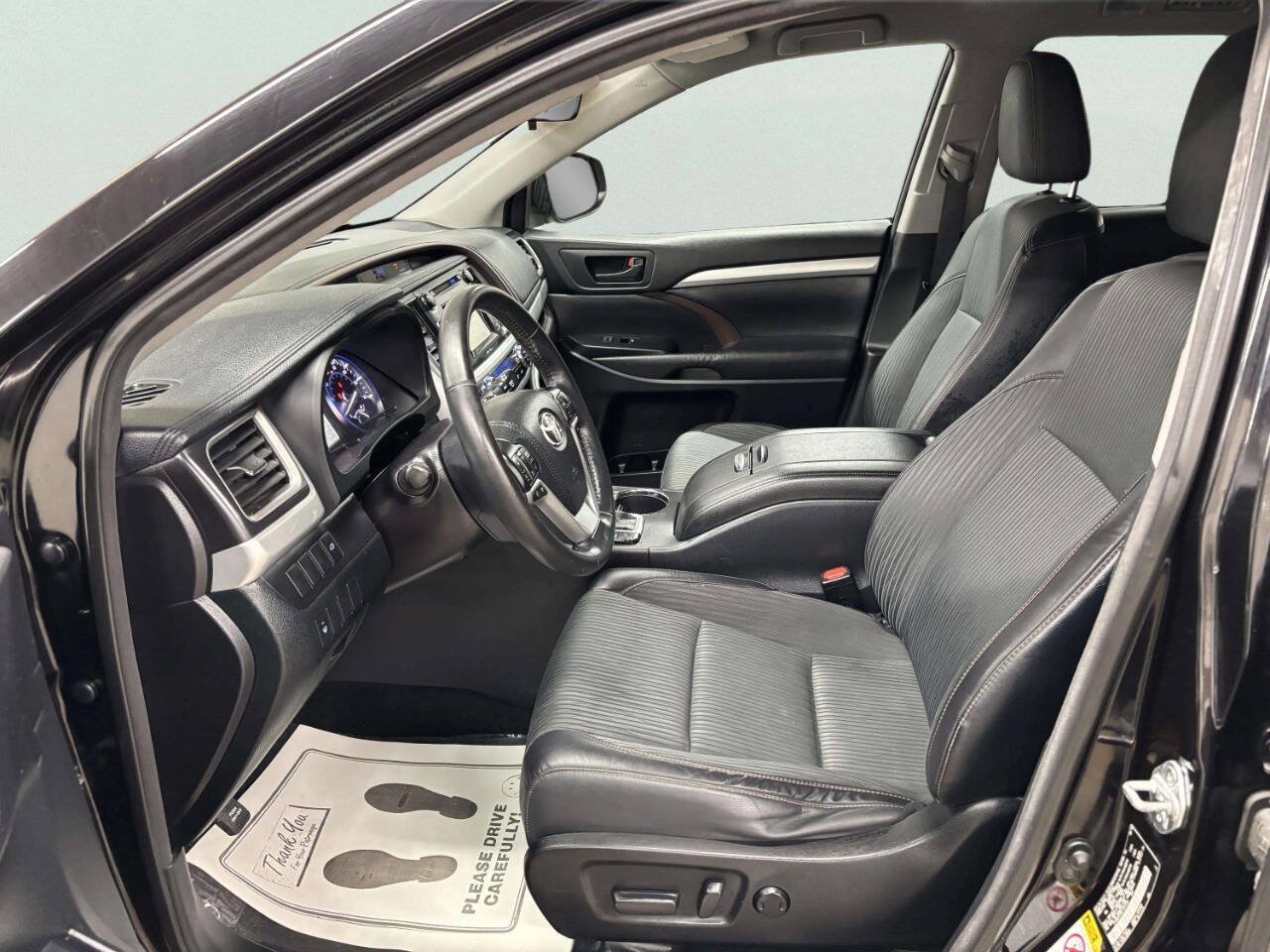 Used 2015 Toyota Highlander Plus AWD/4WD image 16