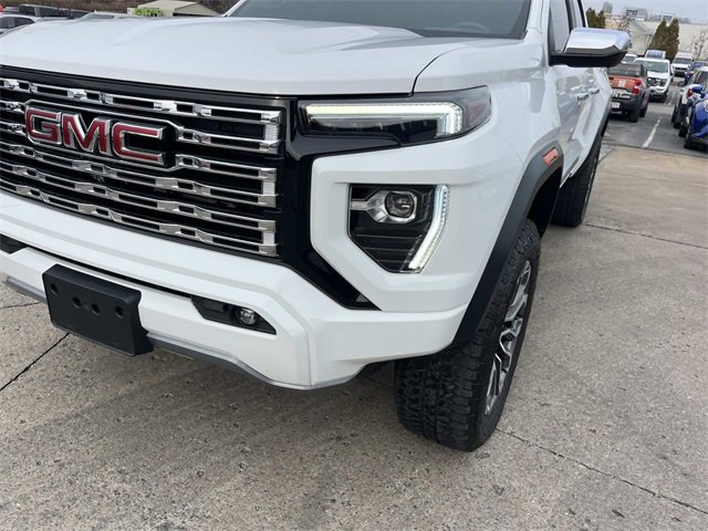 Used 2024 GMC Canyon Denali image 9