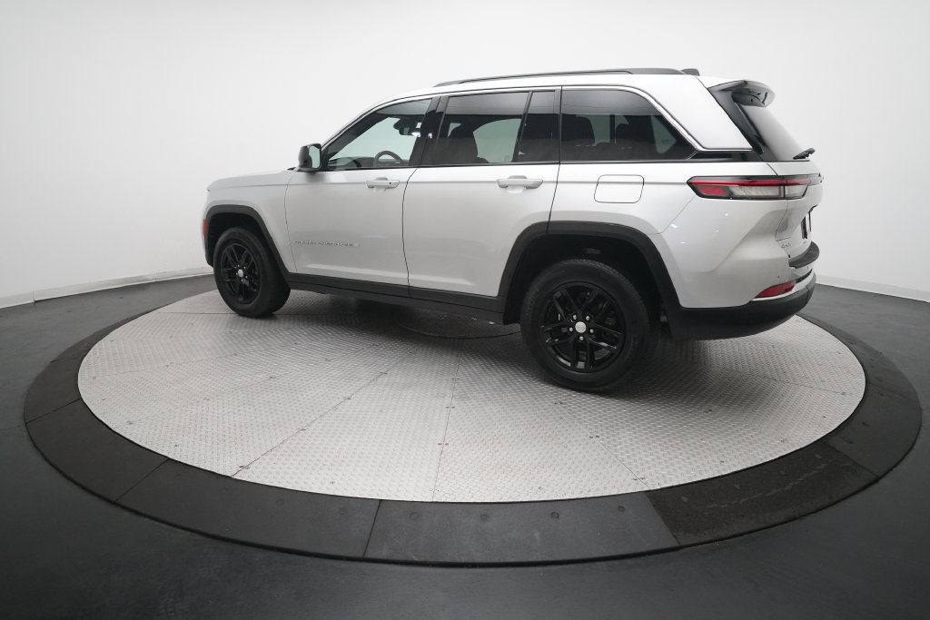 Used 2025 Jeep Grand Cherokee Laredo X w/ Luxury Tech Group I AWD/4WD image 33